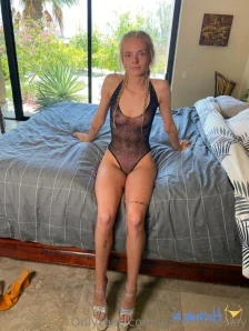 Autumnpresley - Give me all of your attention i m being greedy tonight