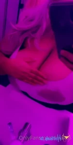 Kayshablake - Sending nips to your inbox nowwww Give it time to upload