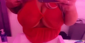 Kayshablake - Some jiggles some grindn some awkie shakes this how I be