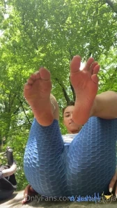 Servinggaia - Blue toes Footjob and Handjob while in The Pose Blue