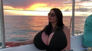 Foxymenagerieverre - Here s another sneak peek at my new topless video