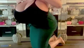 Foxymenagerieverre - Here s a preview image from my new topless video