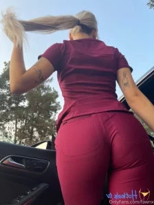 Fawnx - ᑭᒪEᗩSE ᗪESᑕᖇIᗷE ᗰE Iᑎ OᑎE ᗯOᖇᗪ