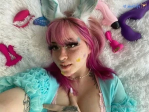 Getmeoffpls - Cute lil bumbum pic to fulfill your Humpday dreams