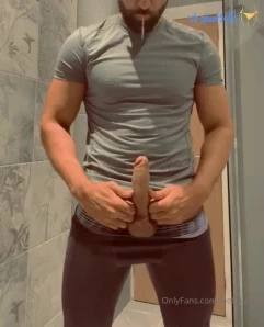 Leobear - Get down on your knees and get your fucking chops round this