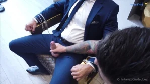 Leobear - Wanna come sit on my lap