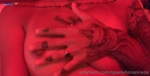 Spanishmamixox - rub me the right way