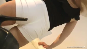 Meancashleigh - How much do youn need to worshi My cute manicured toes