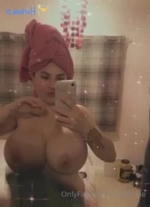 Lolaceline - Front and side boob you guys are spoilt today