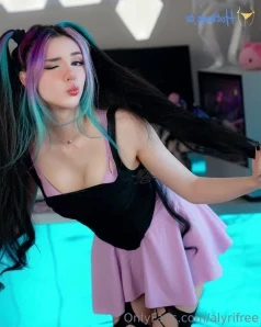 Alyrifree - https onlyfans com alyri Closing down my free page New part 3