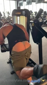 Sammybuns - Who thinks i fill out them leggings