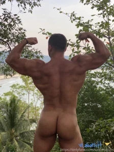 Sammybuns - Jungle Public Shower after a sweaty workout