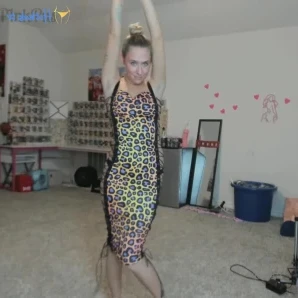 Pr3ttyp1nkpussy - Scratch Spank Shake Triple S Lol