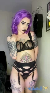 Meh_danni - Offering dick rating vids for 10 and customs if I can