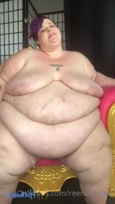 Reenayestarr - My belly looks enormous as I am laid over on my side