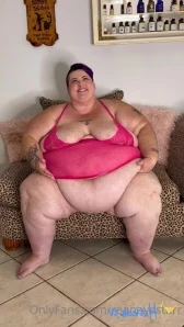 Reenayestarr - Yesterday one of my feeders stuffed me with a delicious