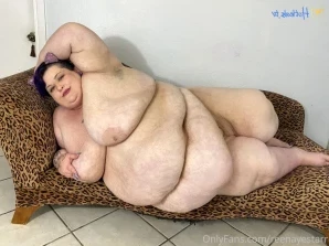 Reenayestarr - Let s talk about these hugggge fat titties Even my