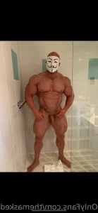 Themaskedbodybuilder - I stole a Xmas ball ball from the tree