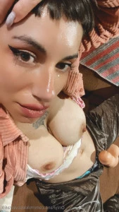 Mikkisilveira69 - Pov soy tu polola y me despierto lista para que me