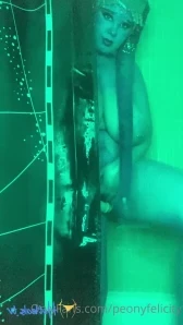 Peonyfelicity - Having a vibrator tied between my legs oh my