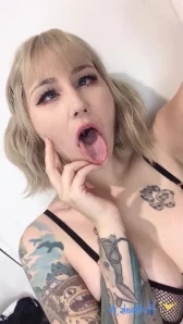 Tattookitten - A cheeky boogie before my shower I just started a