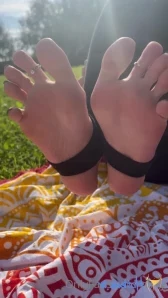 Nirvy - my fingers are so juicy I m doing a pedicure today who knows
