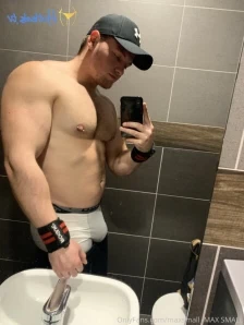 Maxsmall - Slowly bulking up 88kg now which is still light as fuck but