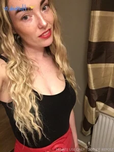Celebdomme - I might break quarantine for some dick