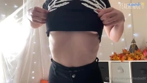 Peachesdoe97 - Playing w my ass