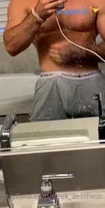 Deek_aesthetic - Bulge shots in my polos 