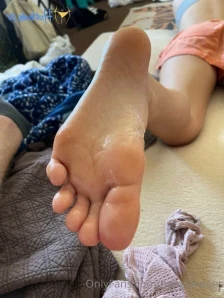 Hang10toess - How do you guys like my feet paired with another