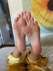 Hang10toess - You guys have been loving the reverse footjobs so here s