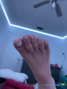 Hang10toess - Here s a 10 minute really close up reverse footjob with