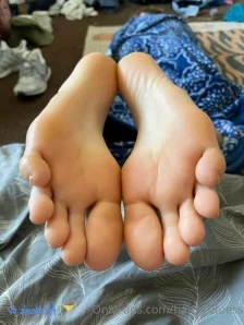 Hang10toess - Look what I found This clip is from the veryyyy