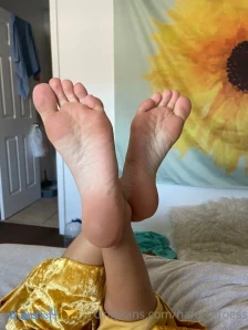 Hang10toess - I think tie dye looks so cute with this white pedi