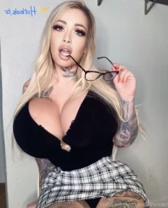 Bombshelldez - Can t wait to have that dick in my mouth fucking it