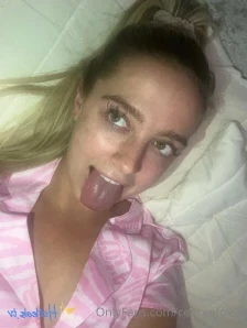 Ceeceefox99 - In need of some company who s going to join me