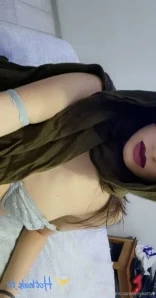 Onlykattyv - Looking deep into your eyes make me weak in the knees