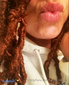 Racheldolezal - WARNING The person stealing my OF content removing OF