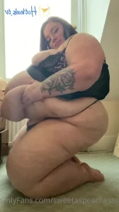 Sweetaspeachesss - My belly isn t the only thing that s wet 