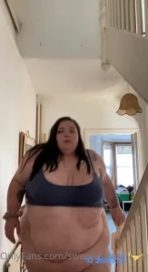 Sweetaspeachesss - A solo feedee vid made hotdogs in burger buns and