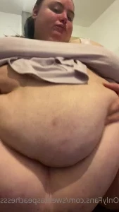 Sweetaspeachesss - Watch me play with my bouncy fupa I m so soft and