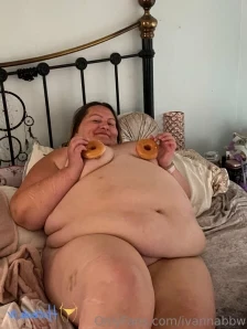 Ivannabbw - Demanding to be fed pre vore