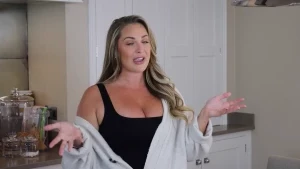 Onlyfans - Join veronicaperassotv for a fun day in Hawaii as she