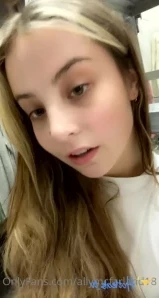 Allymcfarland18 - how do I make you feel daddy