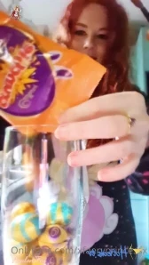 Xfaeryprincessx - Thinking of Easter fun should I crush a large egg part 1
