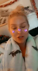 Missvanessacage - RED
