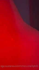 Missvanessacage - I love Morgan Wallen