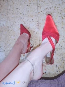 Feetvampire - It s so so huge ugh
