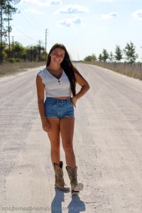 Amandaamegann - happy monday come spoil me